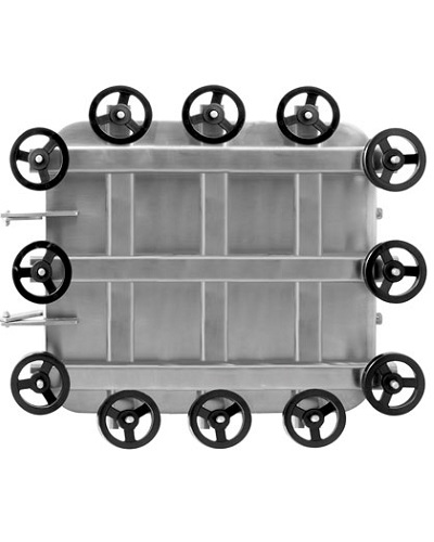 9405.B1 7575 Rechthoekig Mangatdeksel B1
naar buiten openend
Inw. kraagafmetingen 750x750mm
(Tolerantie DIN-1017/EN10051)
Maximale werkdruk: 1 bar
Kraaghoogte x -dikte: 70x 10mm
Deksel dikte: 4,0mm
Materiaal: 1.4301 (RVS 304)
Mat. afdichting: EPDM (FDA)
12x Kunststof handwiel - M18
Afw. Kraag: Geschuurd/Gebeitst
Afw. deksel: Electr. gepolijst